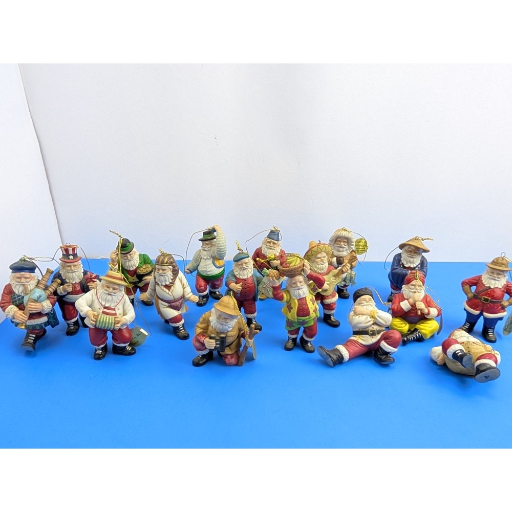 Vintage SANTAS AROUND THE WORLD Ornaments Danbury Mint 17 Santas